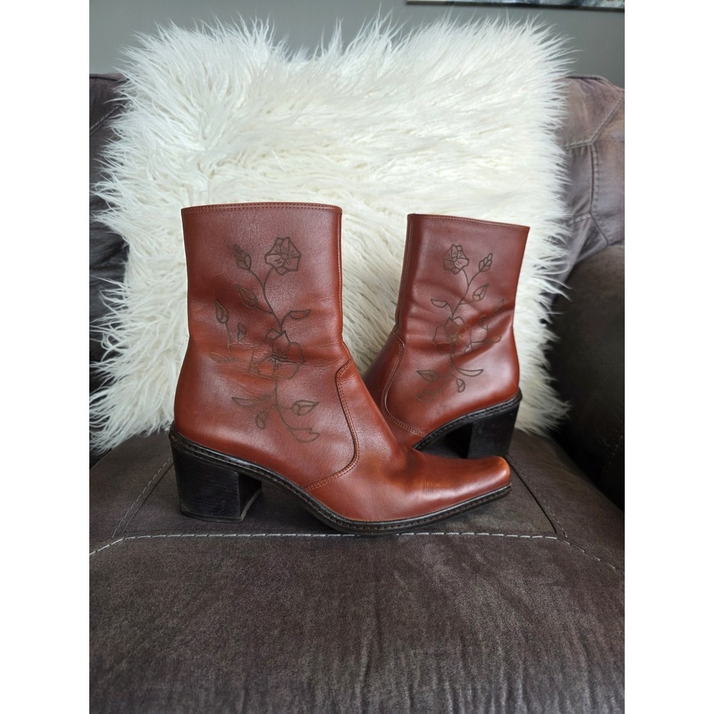 Gianni Bini Flower Embroidered‎ Brown Leather Western Ankle Boots Women's 8.5